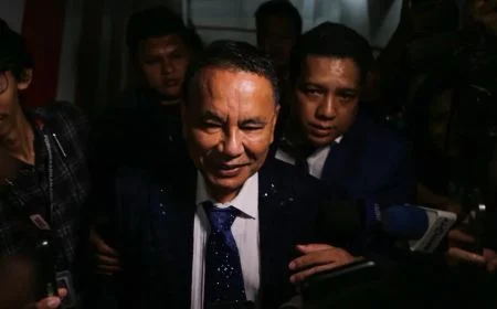 Kejutan di Dunia Hukum: Hotman Paris Mundur sebagai Pengacara Febrie Adriansyah, Ini Alasannya!
