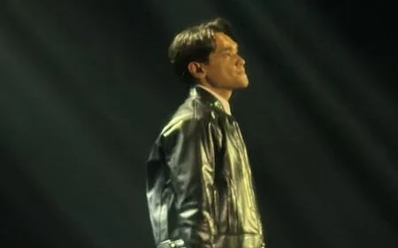 Tangis Afgan Pecah di Konser Retrospektif, Persembahan Menyentuh untuk Vidi Aldiano: 'Sampai Jumpa Lagi Ya!'